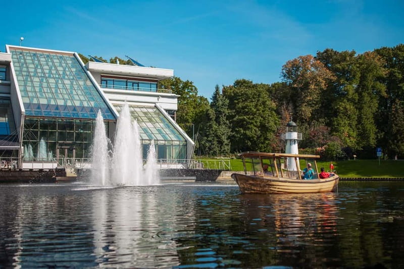 Riga: Canal Boat Sightseeing Tour With Audio guide - Why a boat gives you a better first look at Riga