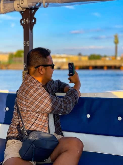 Riga: Canal Boat Sightseeing Tour With Audio guide - Kipsala, wooden houses, and the port district