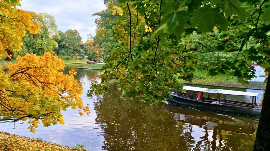 Riga: Canal Boat Tour with Drink & Old Town Audio Tour - The essential details at a glance