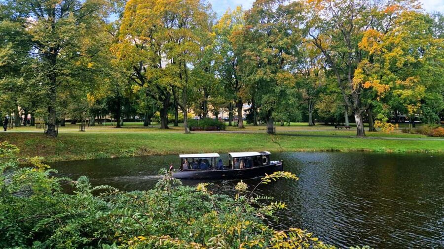 Riga: Canal Boat Tour with Drink & Old Town Audio Tour - Starting at Andrejosta, Riga’s waterside edge