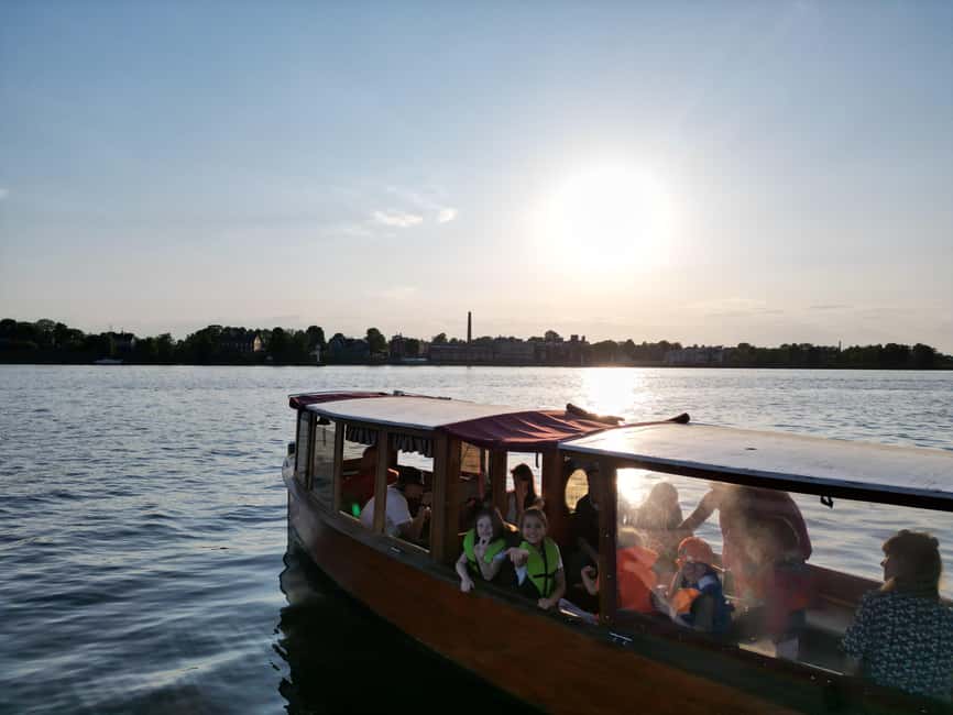 Riga: Canal Boat Tour with Drink & Old Town Audio Tour - Through Kronvalda Park and the Riga Canal