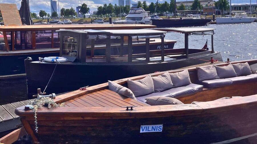 Riga: Canal Boat Tour with Welcome Drink & Audio Guide - The Freedom Monument from the water