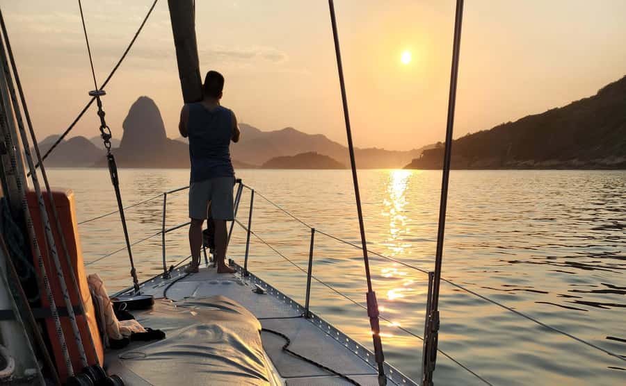 Rio de Janeiro: Guanabara Bay Sunset Sailing Tour & Drinks - Who should book this sailing trip?