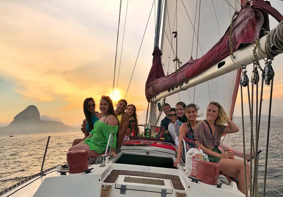 Rio de Janeiro: Sunset Sailing Tour - Crossing toward Boa Viagem Island and Niterói