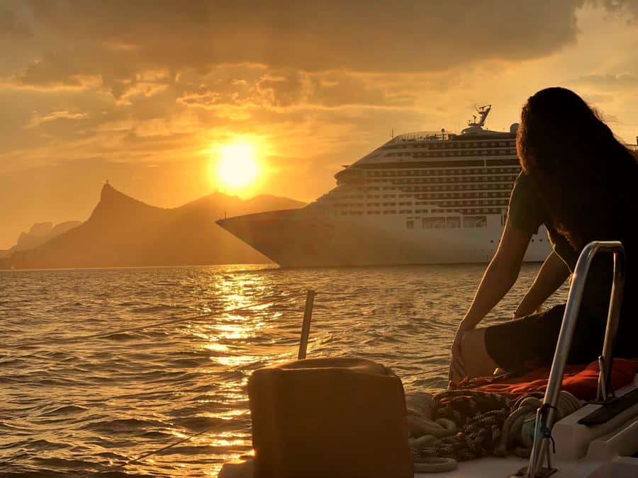Rio de Janeiro: Sunset Sailing Tour - Drinks, snacks, and the social feel on board