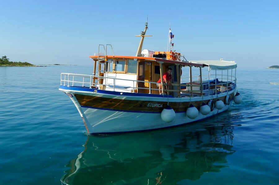 Rovinj: Sunset Cruise with Swim Stop, Drinks, and Fruits - Drinks, fruit, and snacks included in the price