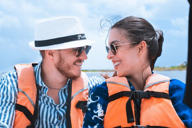 Sailing Tour through the Laguna de los Siete Colores - Swimming at the Pirate Canal