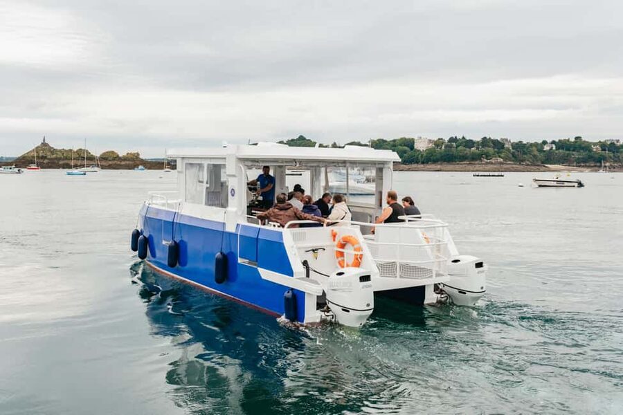Saint-Malo: Guided Boat Tour with Local Captain - The one-hour route: a compact look at the coast