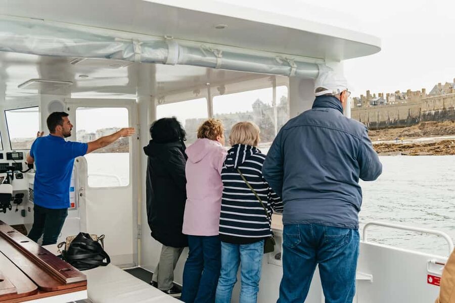 Saint-Malo: Guided Boat Tour with Local Captain - Petit Bé and Fort National from offshore