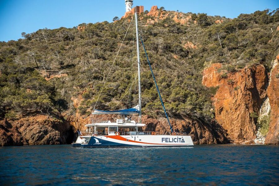 Saint-Raphaël: Golden Island Afternoon Cruise with Drinks - Leaving the cove for Calanque des Contrebandiers