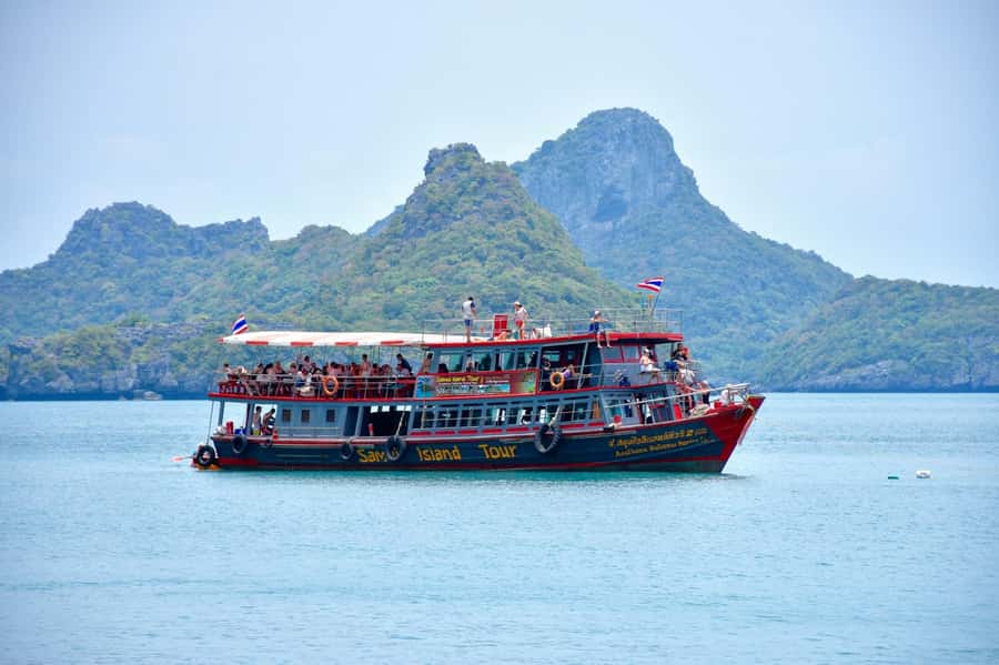 Samui: Angthong Marine Park Boat Tour w/ Transfer and Meals - What the guides and crew add
