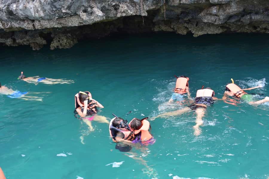 Samui: Angthong Marine Park Boat Tour w/ Transfer and Meals - Kayaking beneath Angthong’s limestone cliffs
