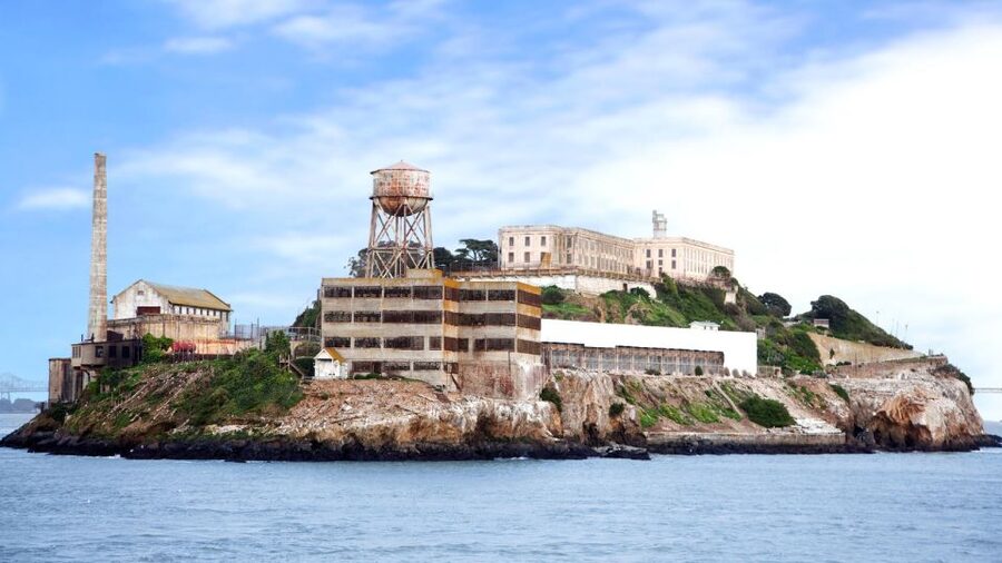San Francisco: Alcatraz with San Francisco Bay Cruise - The island’s best views and quieter details