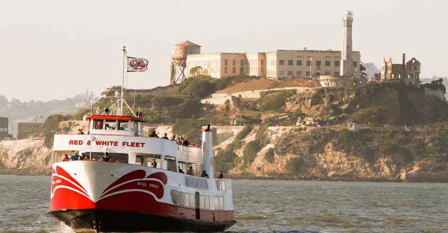 San Francisco: Golden Gate Bay Cruise - Crissy Field, the Presidio, and the approach to the bridge