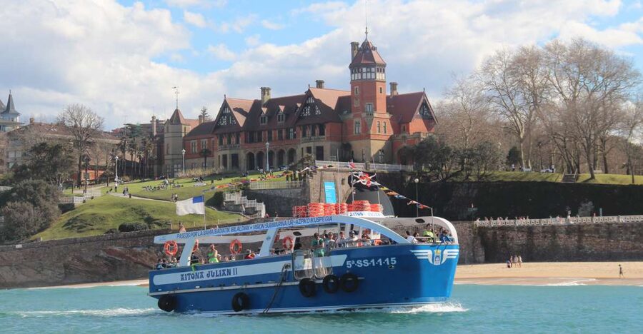 San Sebastian: Boat Tour with Stop at Santa Clara - The bay views, from Town Hall to Peine del Viento