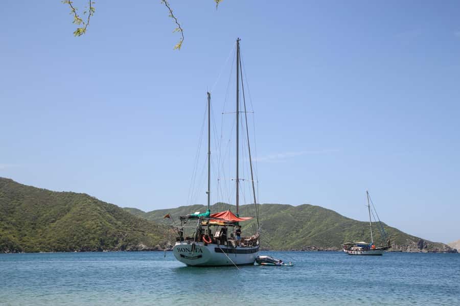 Santa Marta: Sailboat day tour to Tayrona Park - Snorkeling, paddle boards, and plain beach time