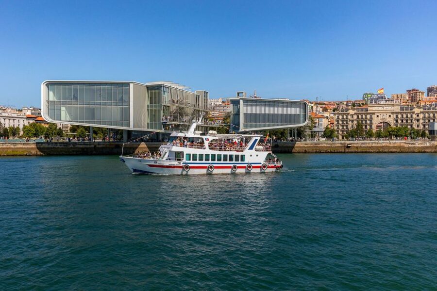 Santander: 1-Hour City Cruise Around the Bay - Returning past the Botín Center