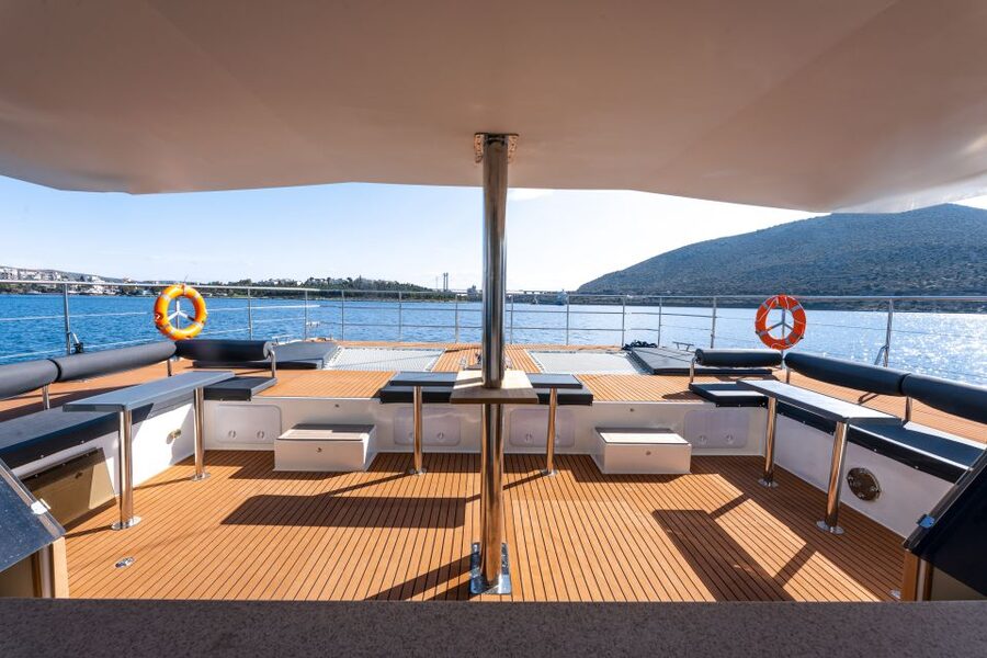 Santorini: Catamaran Caldera Cruise with Meal and Drinks - Who should book this cruise?