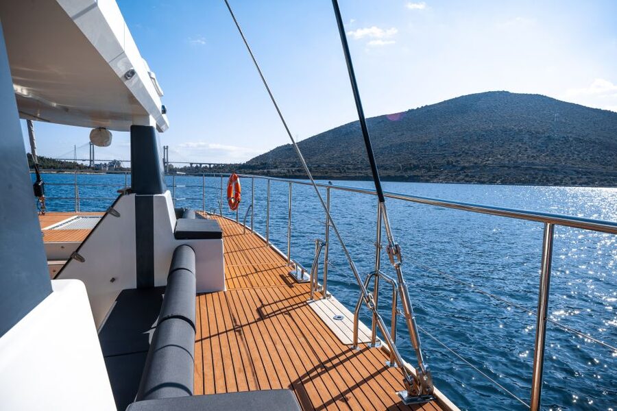 Santorini: Catamaran Caldera Cruise with Meal and Drinks - Should you book the $70 catamaran cruise?