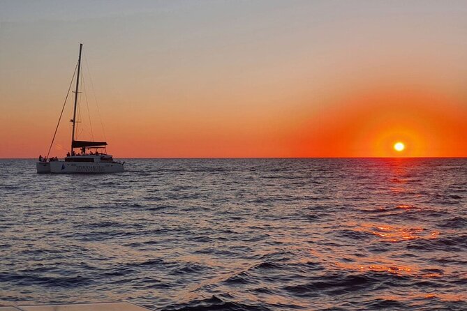 Santorini Classic Catamaran Cruise with BBQ, Drinks and Transfers - From Your Hotel to Vlychada Port