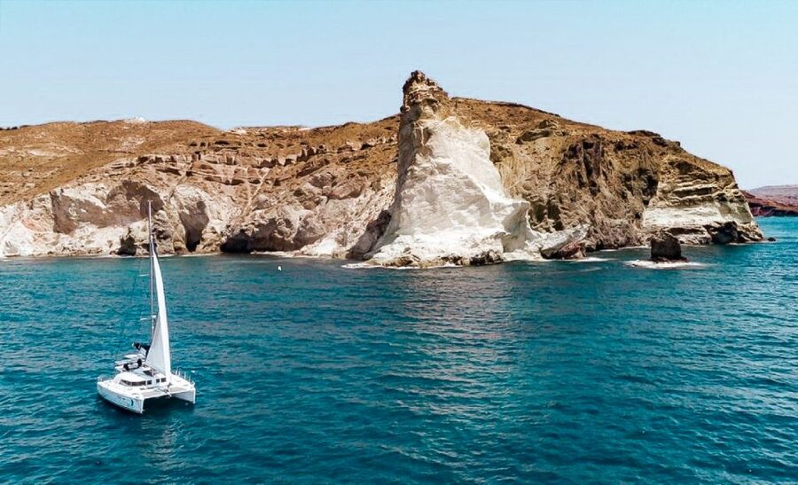 Santorini: Day Cruise with Meal & Open Bar - What The Catamaran Is Like
