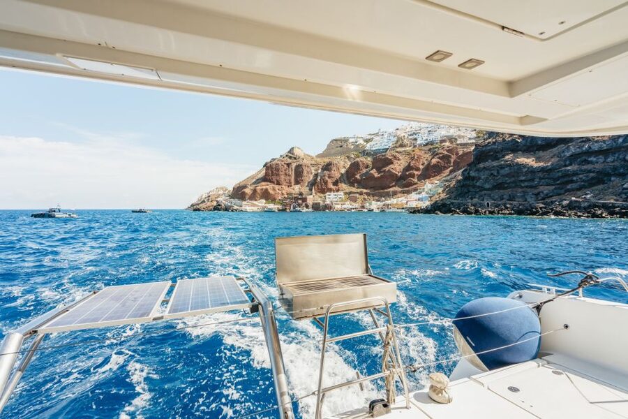 Santorini: Luxury Catamaran Day Trip with Meal and Open Bar - The Hot Springs Stop, With One Important Catch