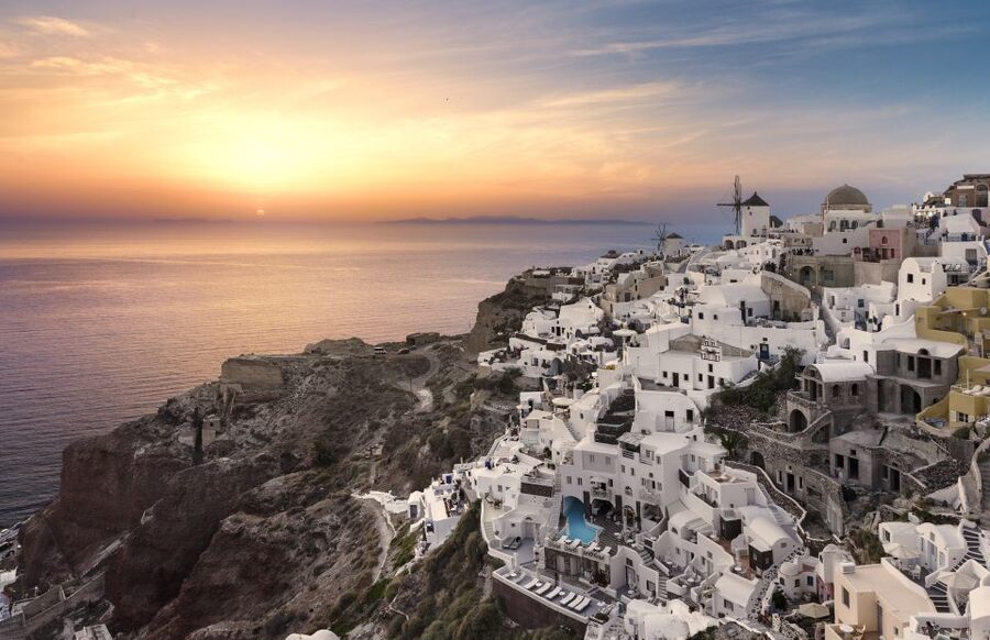 Santorini: Romantic Sunset Caldera Cruise with Dinner - Finding the sunset position