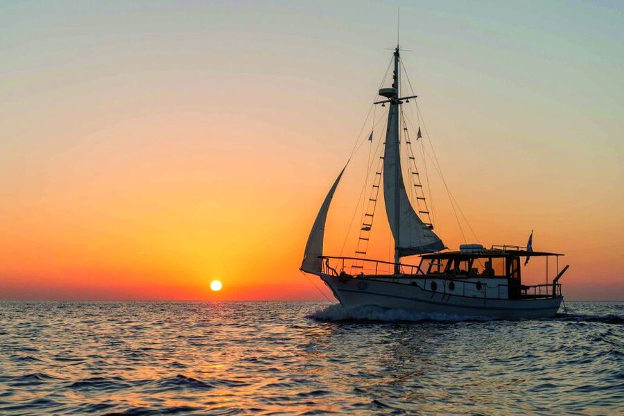 Santorini: Traditional Wooden Boat Tour with Meal and Wine - Thirassia Island and the best meal of the day