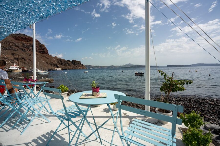 Santorini: Volcanic Islands Cruise with Hot Springs Visit - Sailing into Santorini’s volcanic caldera