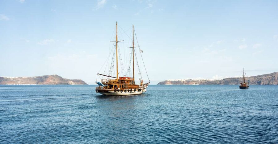 Santorini: Volcanic Islands Cruise with Hot Springs Visit - Nea Kameni: hiking across an active volcano