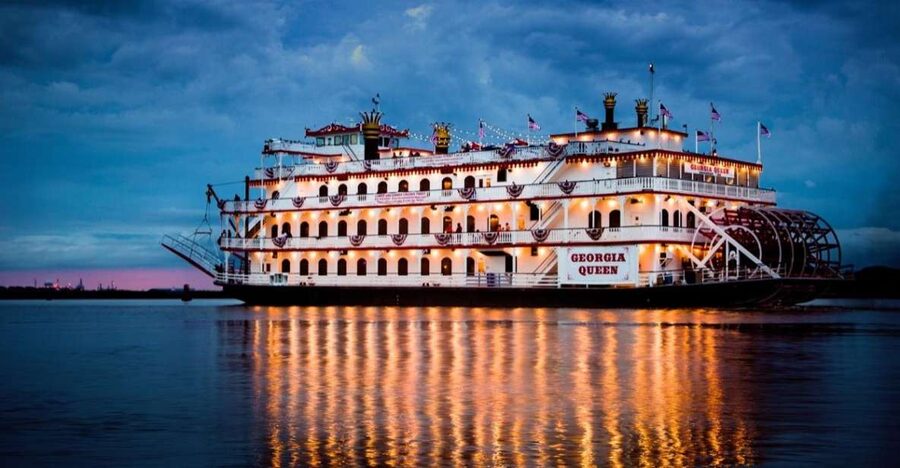 Savannah: Buffet Dinner Cruise with Live Entertainment - The first hour: Southern food while Savannah slips past