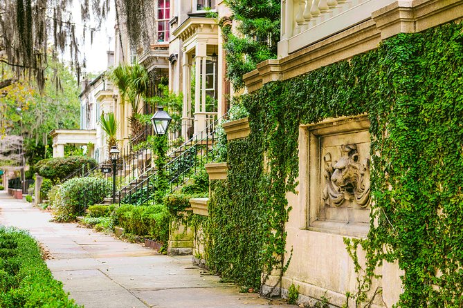 Savannah Land & Sea Combo: City Sightseeing Trolley Tour with Riverboat Cruise - What the 90-minute riverboat cruise actually shows you