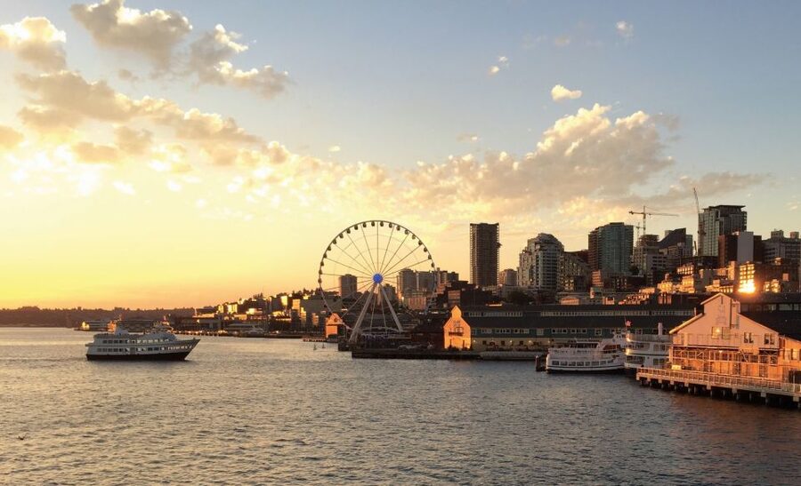 Seattle: Harbor Cruise with Local Guide - T-Mobile Park and Smith Tower