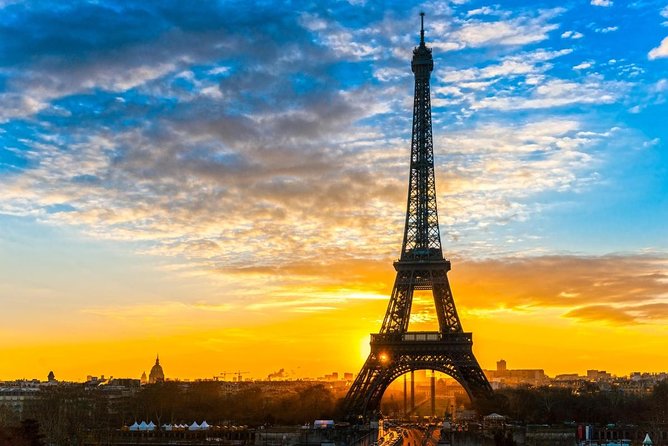 Seine Dinner Cruise, Eiffel Tower Access and Moulin Rouge Show - What this $483.99 Paris package is really buying