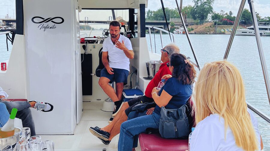 Seville: Guadalquivir River Boat Tour - Bridges, riverbanks, and the first views