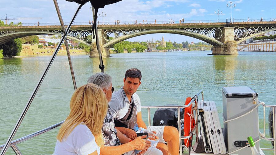 Seville: Guadalquivir River Boat Tour - Shared boat or private cruise?