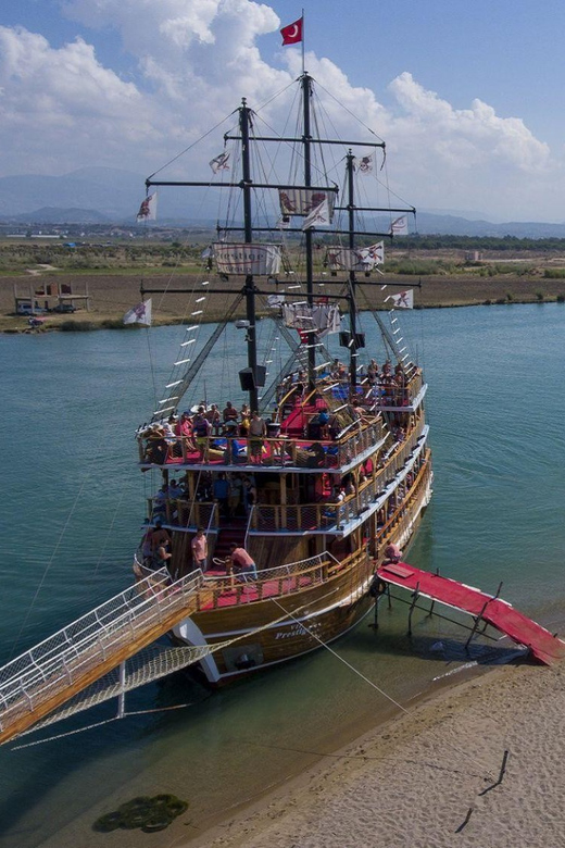 Side: Dolphin Island Boat Trip with Lunch & Unlimited Drinks - Lunch on the boat