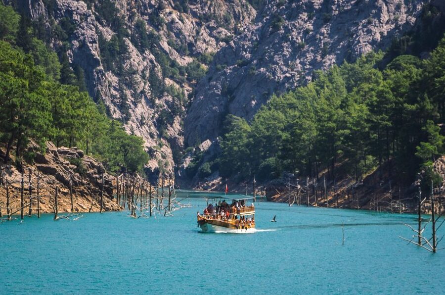 Side: Green Canyon Jeep and Boat Tour with Lunch - The guides, drivers, and group atmosphere