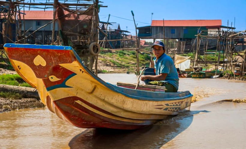 Siem Reap: Kampong Phluk Floating Village Tour with Boat - A school, a pagoda, and a religious site with colorful murals