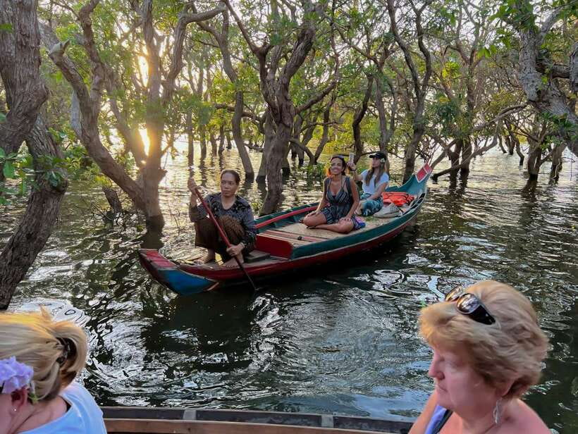 Siem Reap: Kampong Phluk Floating Village Tour with Boat - Out onto Tonle Sap by covered riverboat