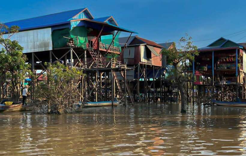Siem Reap: Kampong Phluk Floating Village Tour with Boat - The minibus ride through Roluos and the countryside