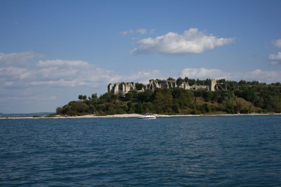 Sirmione: 25 Minute Boat Cruise around the Peninsula - Starting at the harbor beside Scaligero Castle