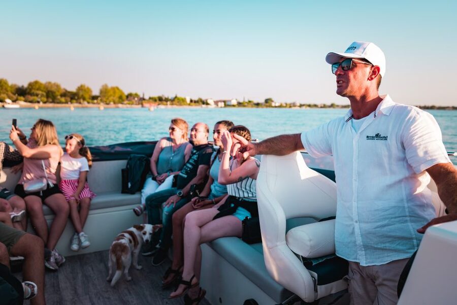Sirmione: 25 Minute Boat Cruise around the Peninsula - Maria Callas Villa and Aquaria from the lake