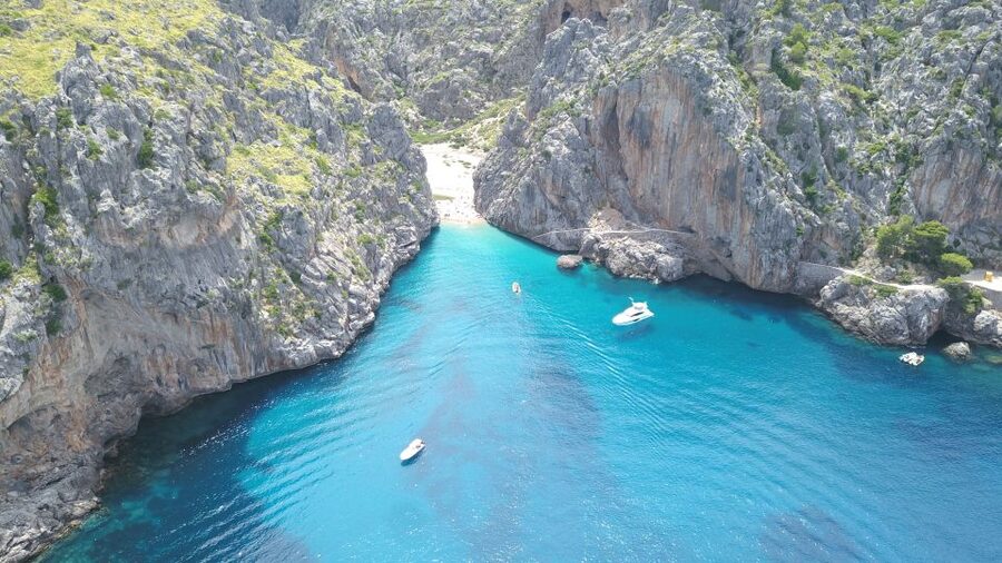 Soller: Sa Calobra & Cala Tuent Speedboat Tour - The boat, seating, and comfort