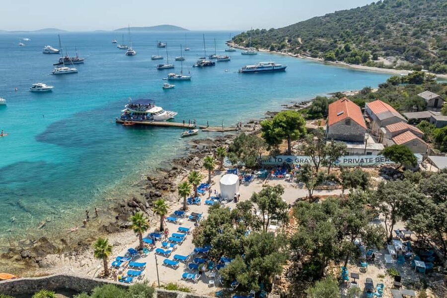 Split: Blue Lagoon 3 Islands All-Inclusive Cruise with Lunch - The return cruise to Split