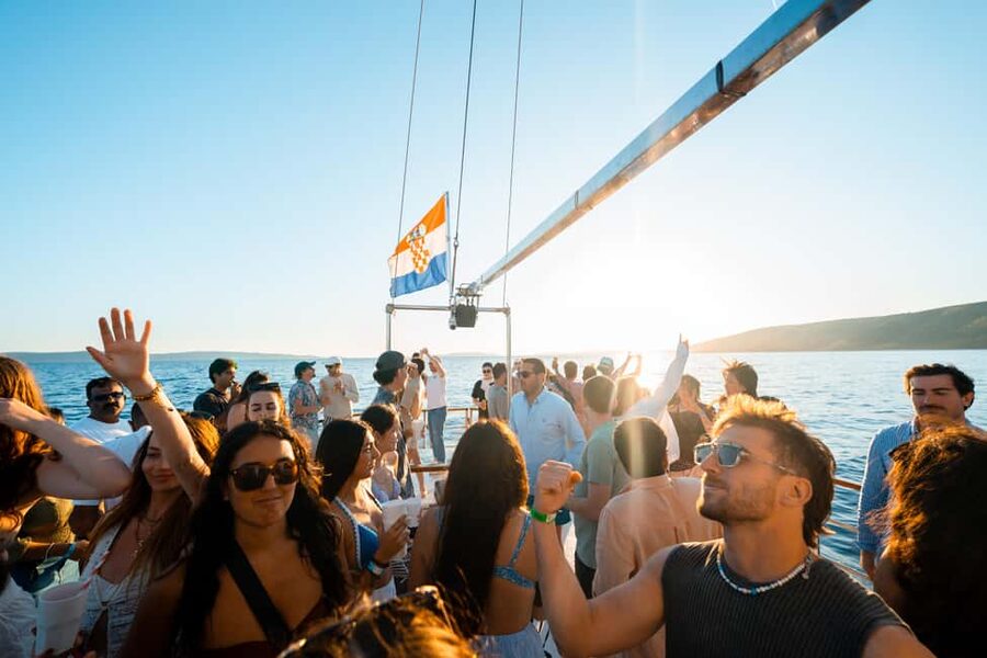 Split: Blue Lagoon Boat Party, Djs, Swim, Shots & AfterParty - The first 80 minutes: cruising from Split into the islands