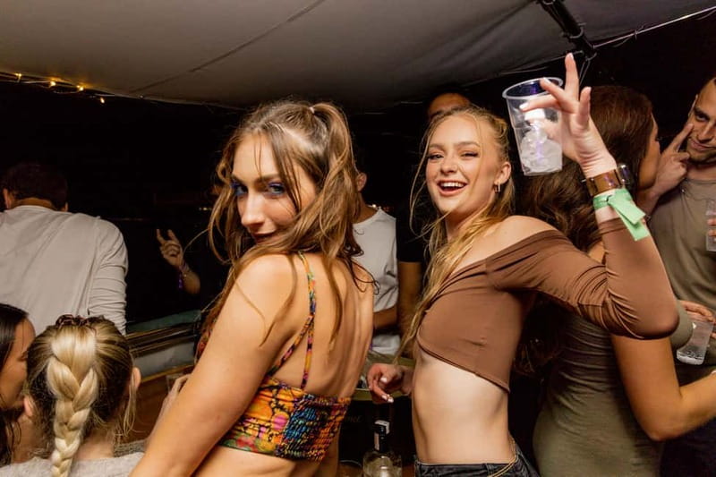 Split: Night Boat Party with DJ, Free Shots & After-Party - The night at a glance