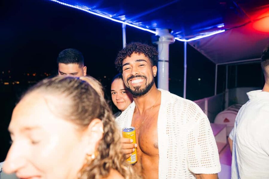 Split: Night Boat Party with Free Shots, Dj and After Party - Key Points at a Glance