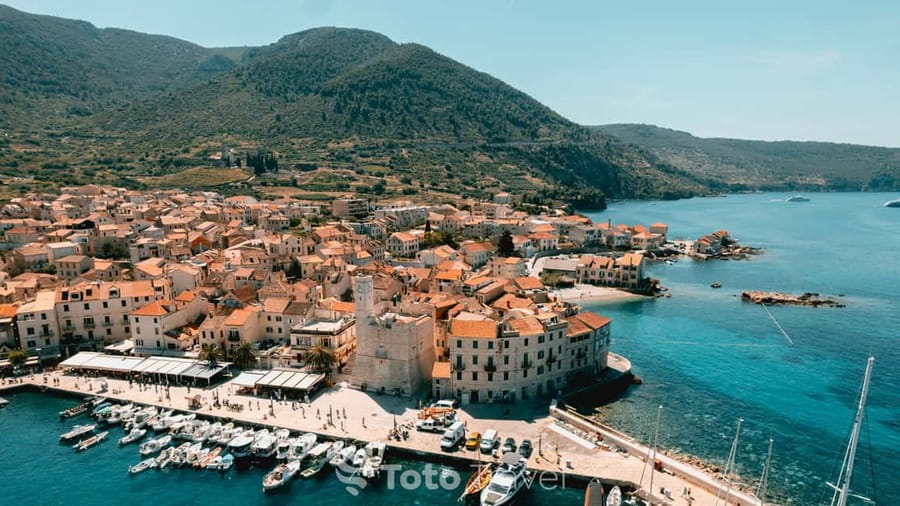 Split/Podstrana: Blue Cave, Hvar & 6 Islands Speedboat Trip - What the speedboat feels like