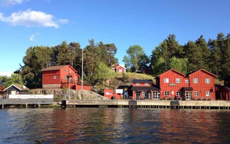 Stockholm: Archipelago Boat Tour - Fjäderholmarna and the first island views